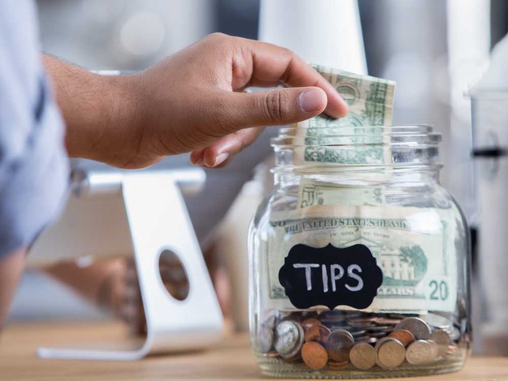 What is The Normal Tip Out At a Restaurant?