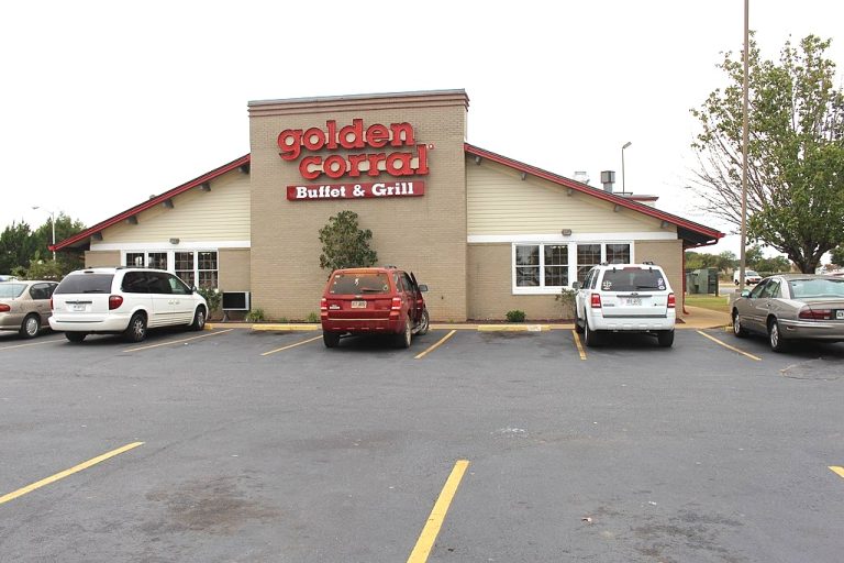What Time Does Golden Corral Open & Close?