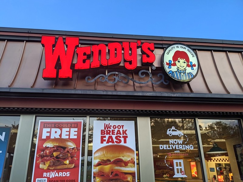 What Time Does Wendy’s Close & Open?
